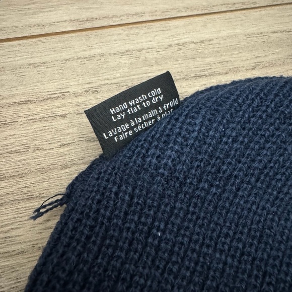 Hot Topic Knit Cuff Beanie Men’s Women’s Winter Hat Navy Blue OSFA - Picture 6 of 6